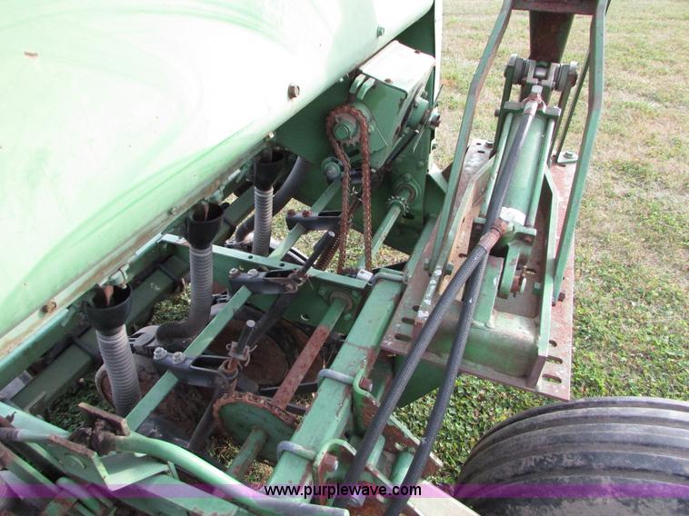 image for item I6740 John Deere 520 grain drill