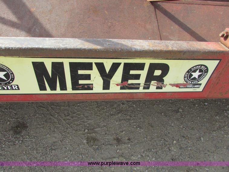 image for item I6744 Meyer round bale feeder wagon