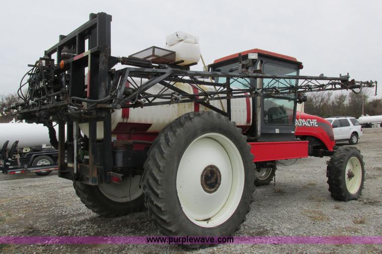 image for item I8881 1998 Apache A760 self-propelled sprayer