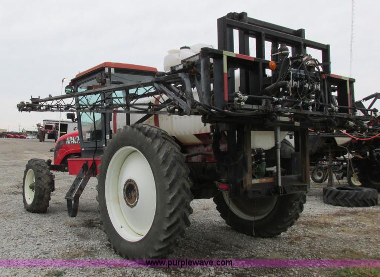 image for item I8881 1998 Apache A760 self-propelled sprayer