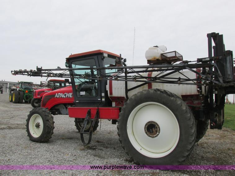 image for item I8881 1998 Apache A760 self-propelled sprayer
