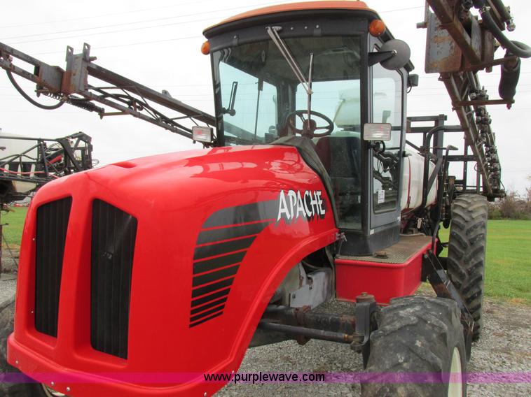image for item I8881 1998 Apache A760 self-propelled sprayer