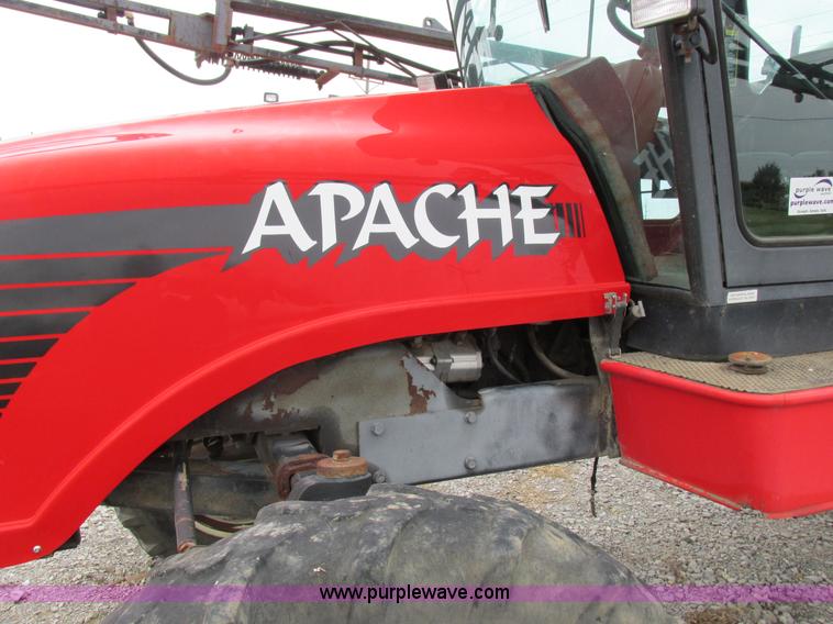 image for item I8881 1998 Apache A760 self-propelled sprayer