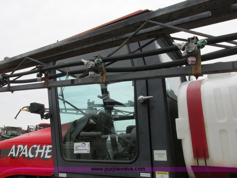 image for item I8881 1998 Apache A760 self-propelled sprayer