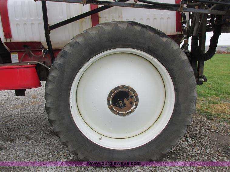 image for item I8881 1998 Apache A760 self-propelled sprayer