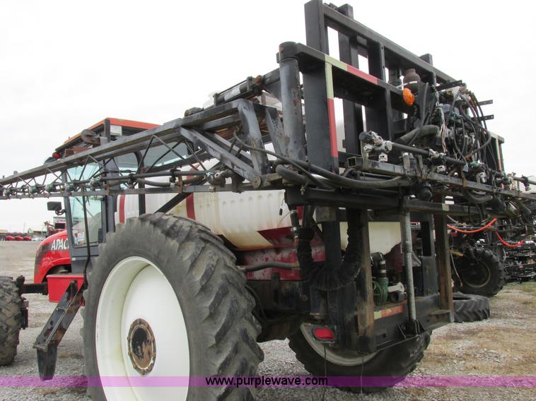 image for item I8881 1998 Apache A760 self-propelled sprayer