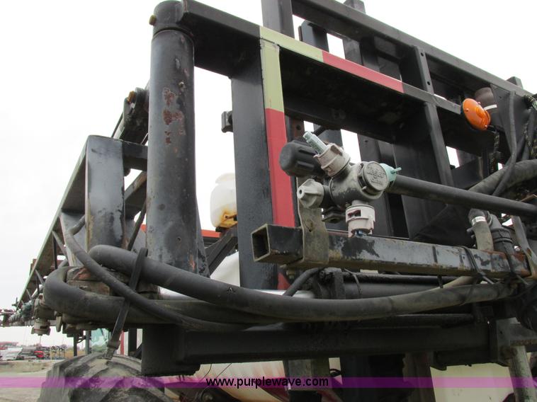 image for item I8881 1998 Apache A760 self-propelled sprayer