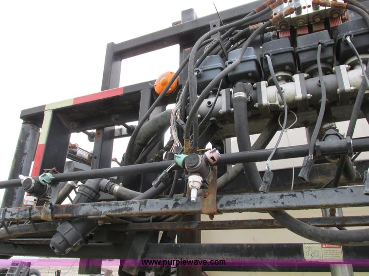 image for item I8881 1998 Apache A760 self-propelled sprayer