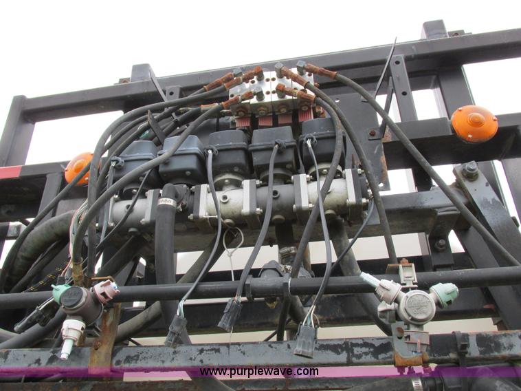 image for item I8881 1998 Apache A760 self-propelled sprayer