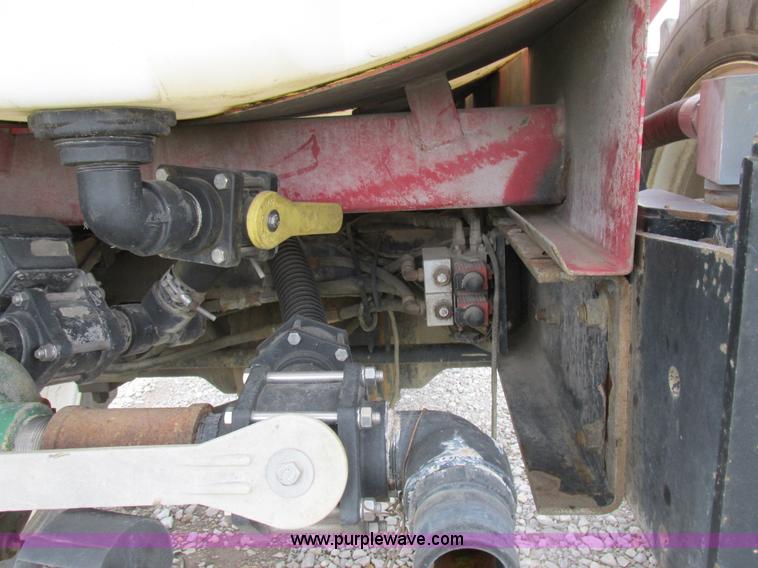 image for item I8881 1998 Apache A760 self-propelled sprayer