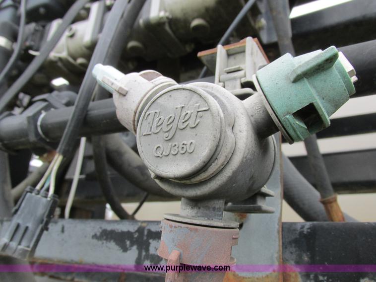 image for item I8881 1998 Apache A760 self-propelled sprayer