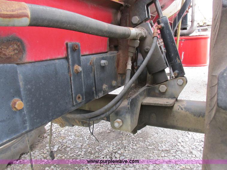 image for item I8881 1998 Apache A760 self-propelled sprayer