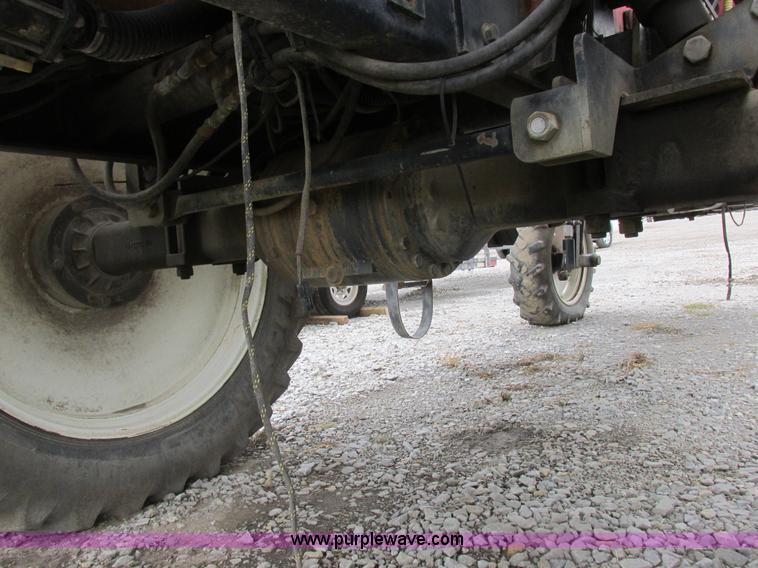 image for item I8881 1998 Apache A760 self-propelled sprayer