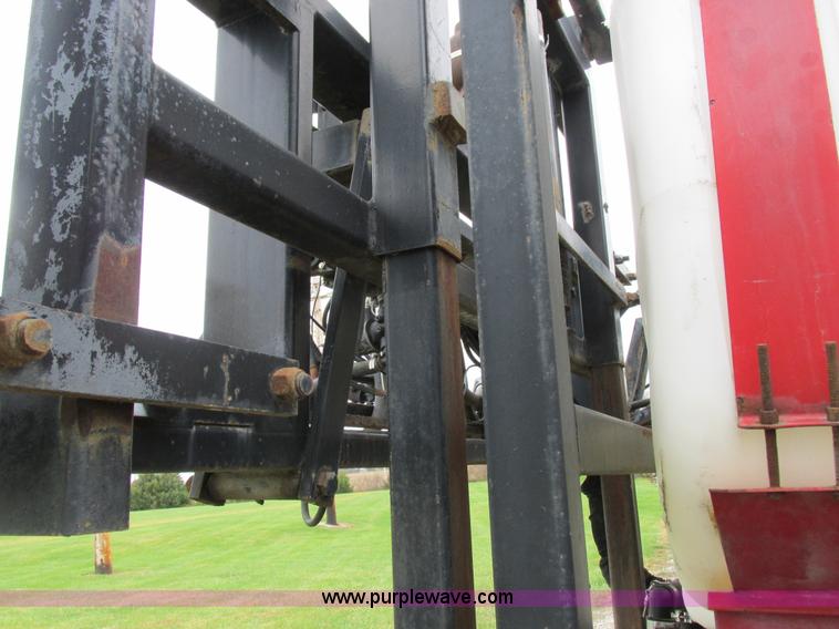 image for item I8881 1998 Apache A760 self-propelled sprayer