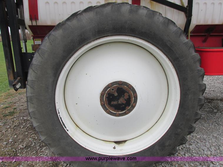 image for item I8881 1998 Apache A760 self-propelled sprayer