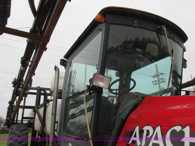 image for item I8881 1998 Apache A760 self-propelled sprayer