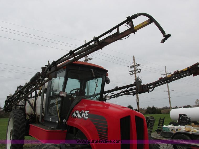 image for item I8881 1998 Apache A760 self-propelled sprayer
