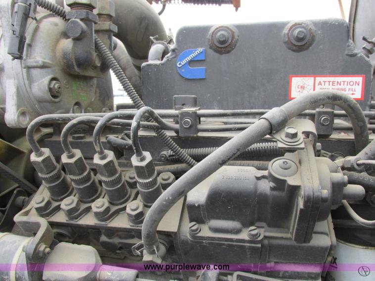 image for item I8881 1998 Apache A760 self-propelled sprayer