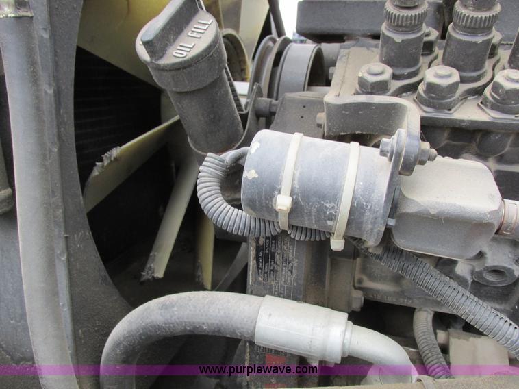 image for item I8881 1998 Apache A760 self-propelled sprayer