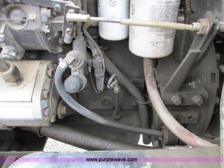 image for item I8881 1998 Apache A760 self-propelled sprayer