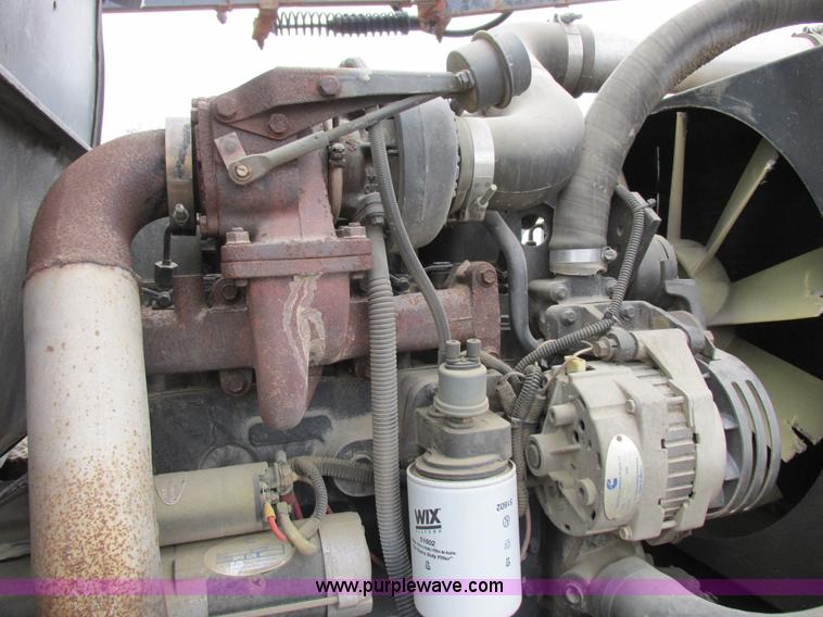 image for item I8881 1998 Apache A760 self-propelled sprayer