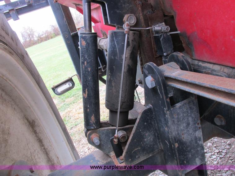 image for item I8881 1998 Apache A760 self-propelled sprayer