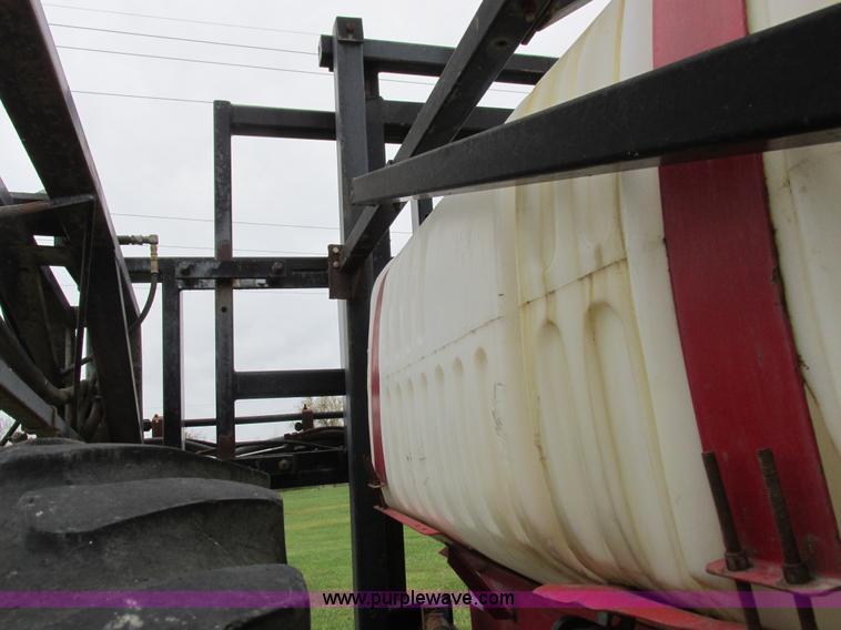 image for item I8881 1998 Apache A760 self-propelled sprayer