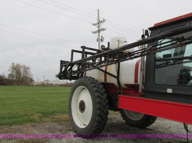 image for item I8881 1998 Apache A760 self-propelled sprayer