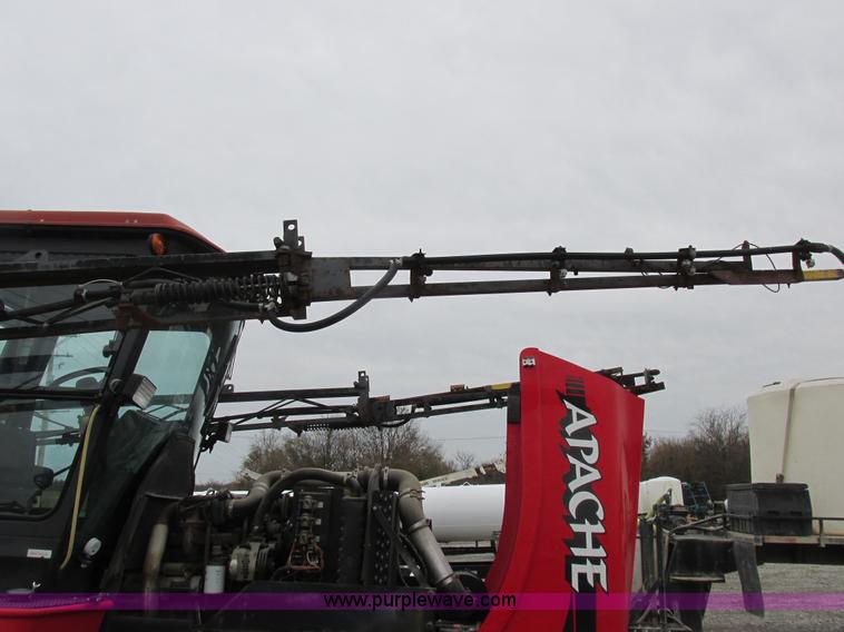 image for item I8881 1998 Apache A760 self-propelled sprayer