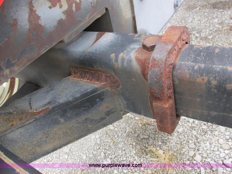 image for item I8881 1998 Apache A760 self-propelled sprayer