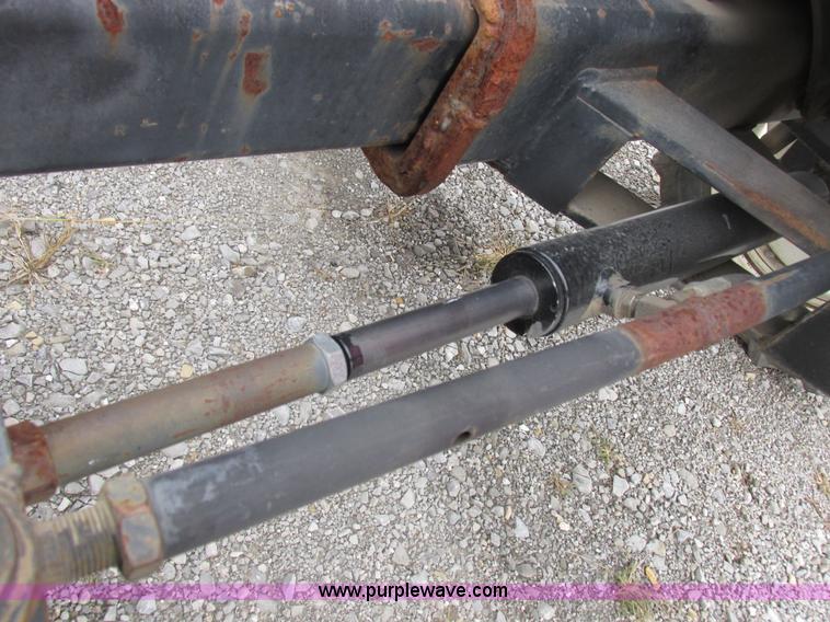 image for item I8881 1998 Apache A760 self-propelled sprayer