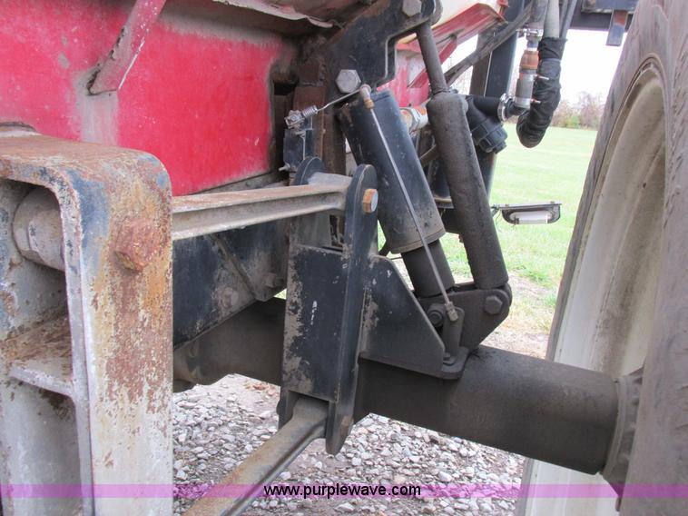 image for item I8881 1998 Apache A760 self-propelled sprayer