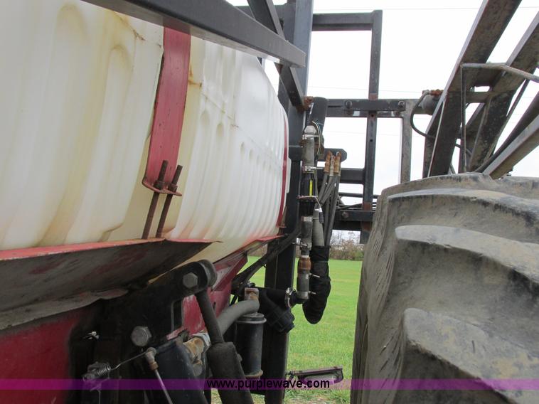 image for item I8881 1998 Apache A760 self-propelled sprayer