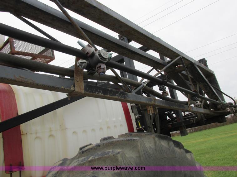 image for item I8881 1998 Apache A760 self-propelled sprayer