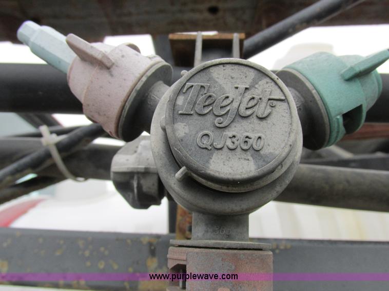 image for item I8881 1998 Apache A760 self-propelled sprayer