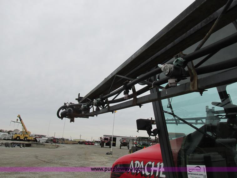 image for item I8881 1998 Apache A760 self-propelled sprayer