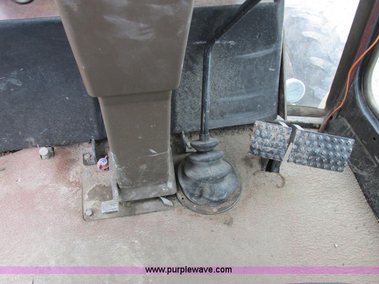 image for item I8881 1998 Apache A760 self-propelled sprayer