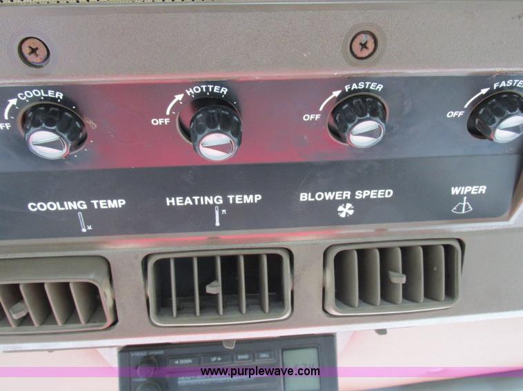 image for item I8881 1998 Apache A760 self-propelled sprayer