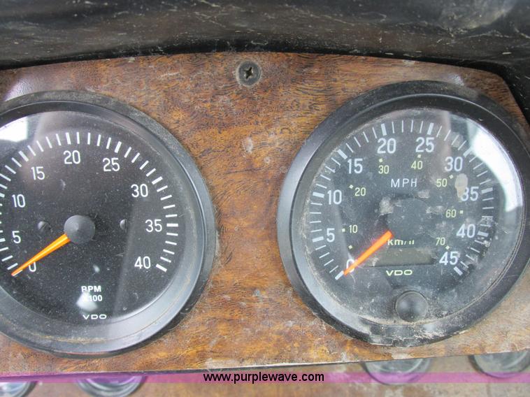 image for item I8881 1998 Apache A760 self-propelled sprayer