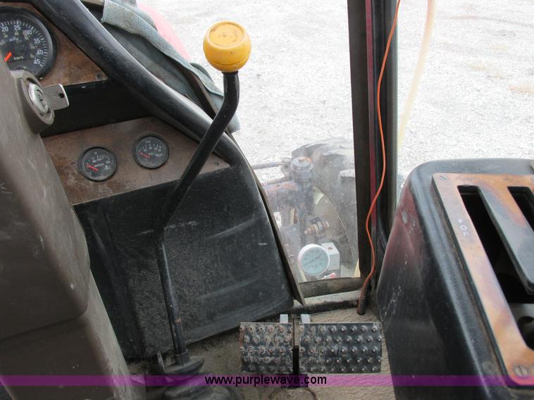 image for item I8881 1998 Apache A760 self-propelled sprayer