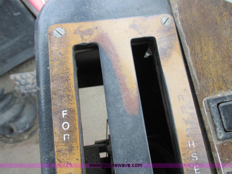 image for item I8881 1998 Apache A760 self-propelled sprayer