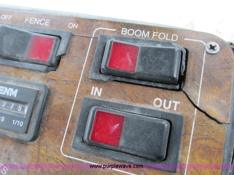 image for item I8881 1998 Apache A760 self-propelled sprayer