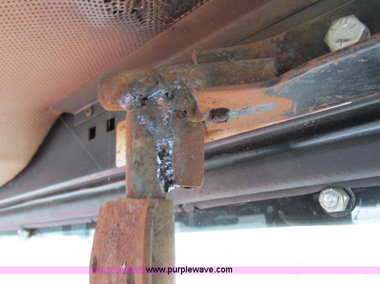 image for item I8881 1998 Apache A760 self-propelled sprayer