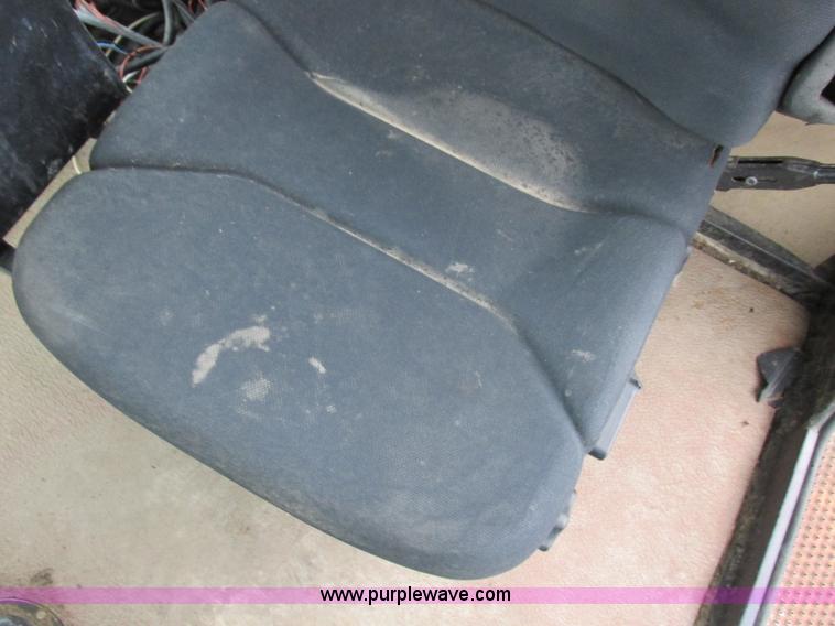 image for item I8881 1998 Apache A760 self-propelled sprayer