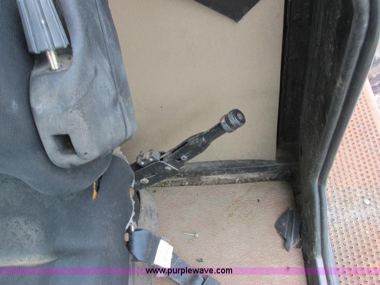 image for item I8881 1998 Apache A760 self-propelled sprayer