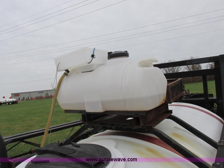 image for item I8881 1998 Apache A760 self-propelled sprayer