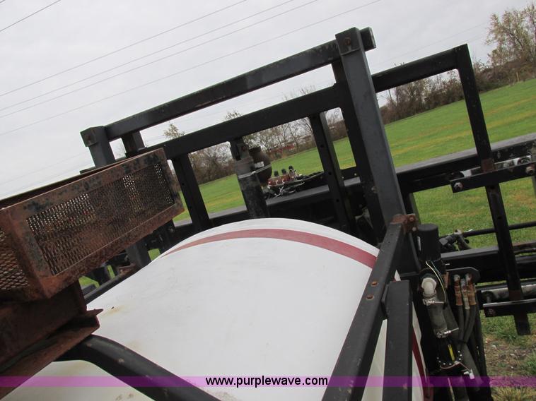 image for item I8881 1998 Apache A760 self-propelled sprayer