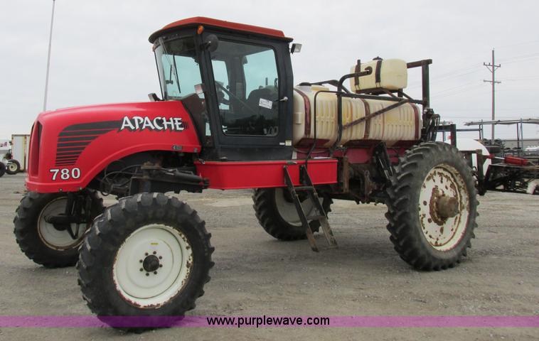 image for item I8882 2000 Apache A780 self-propelled sprayer