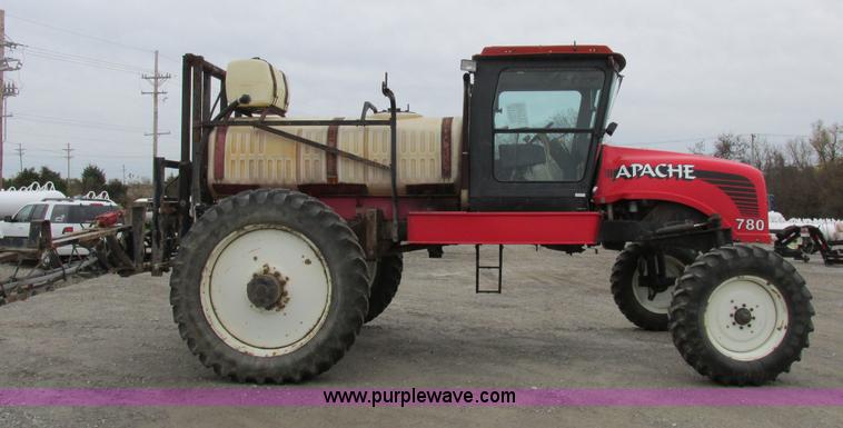 image for item I8882 2000 Apache A780 self-propelled sprayer