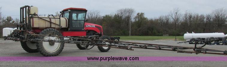 image for item I8882 2000 Apache A780 self-propelled sprayer